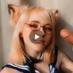 Nerd recebe boquete de gatinha cosplay em vídeo amador